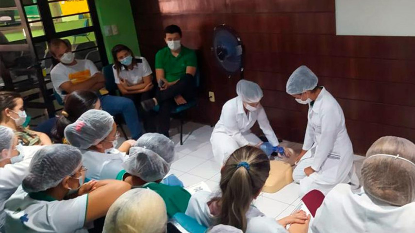 Imagem 5 da notícia Equipe da Policlínica Regional de Russas realiza treinamento de Parada Cardiorrespiratória